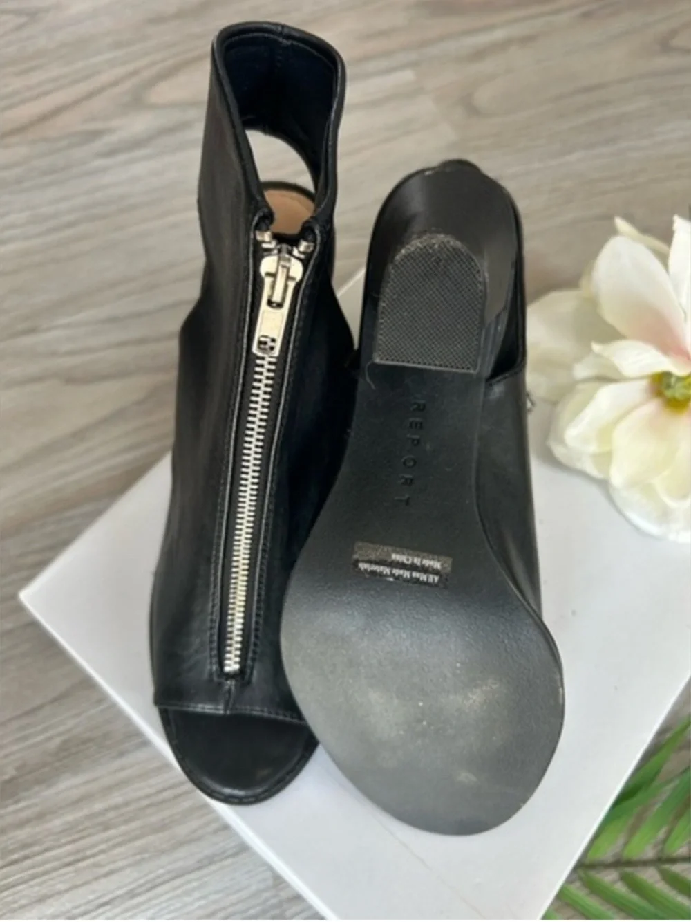 🌸 NEW w/blemish Black Peep-Toe faux leather Ankle Boots 8